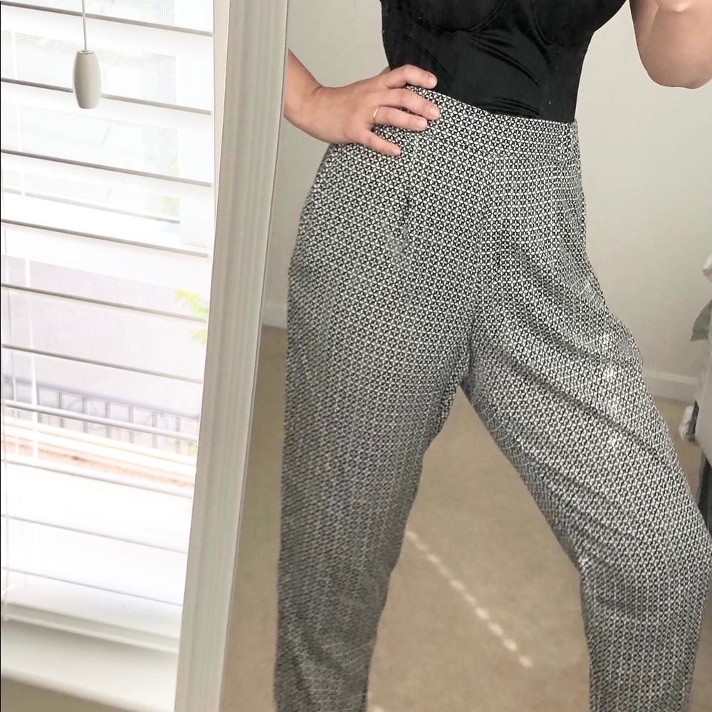 Brand new!!  H&M Geometric Elastic Band Cuffed Pants size 8